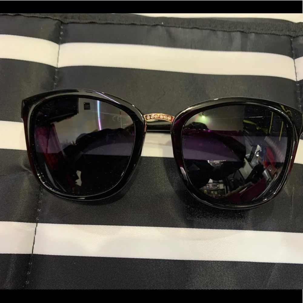 GUESS SHADES - Picture 7 of 7